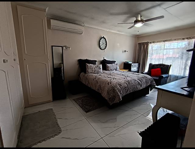 4 BEDROOM FREEHOLD FOR SALE IN BRACKENDOWNS